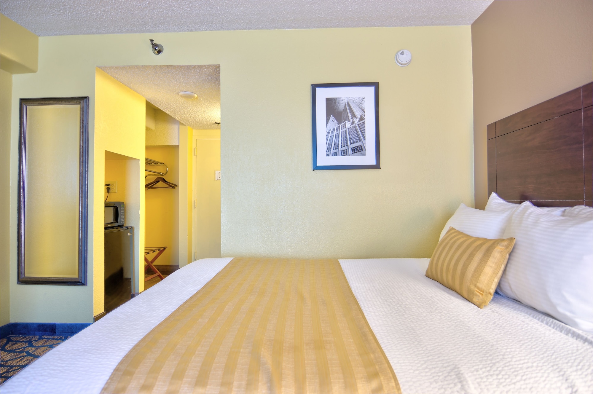 STANDARD, 2 QUEEN BEDS