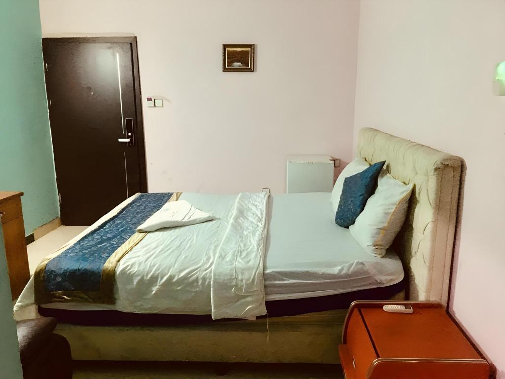 HOME INN HOTEL AND SUITES 20/33