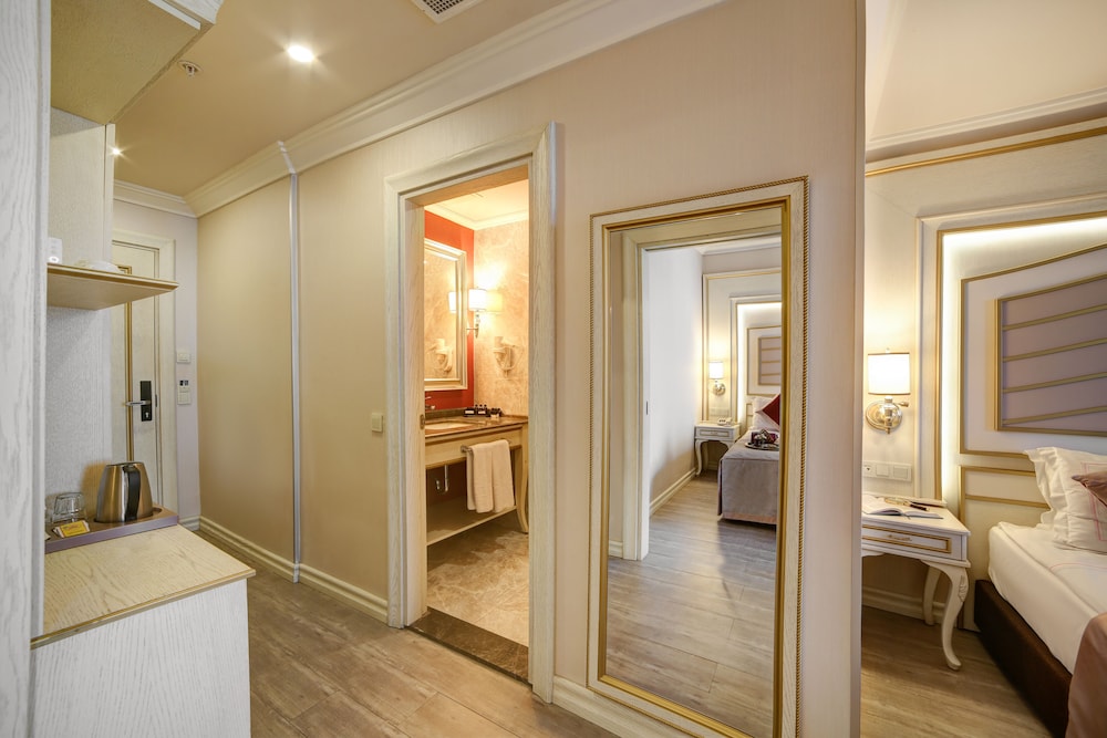 Halifaks Hotel 30/50