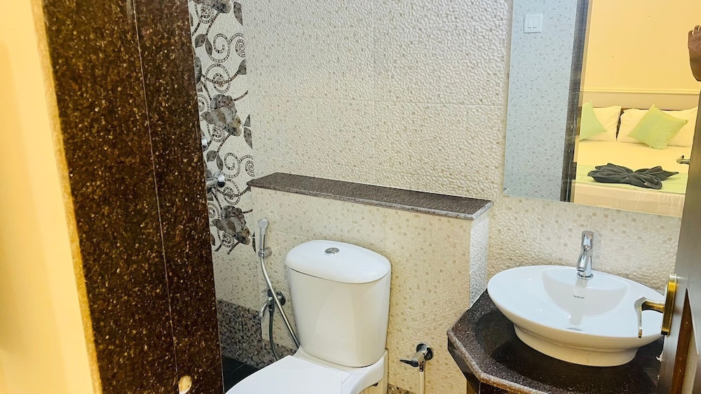 Monarch Suites 34/40