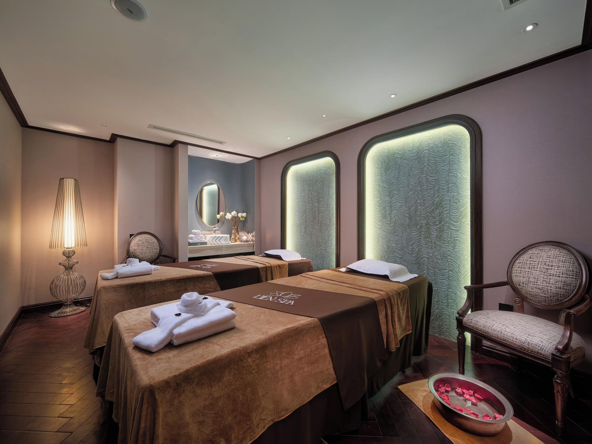 Tonkin Luxury Boutique Hotel & Spa 65/90