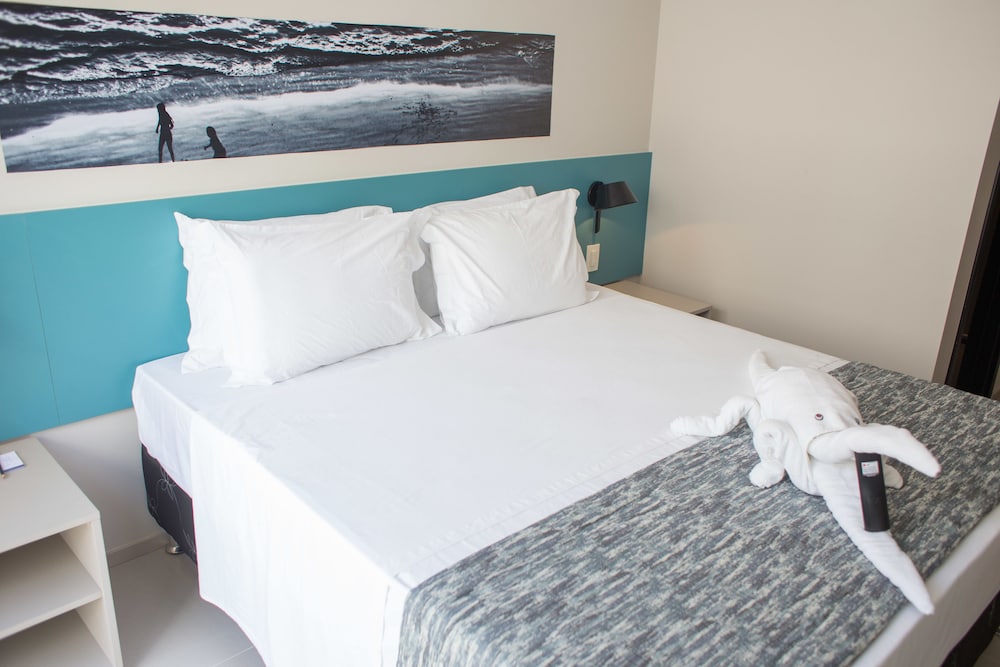 Acqua Suites 10/60