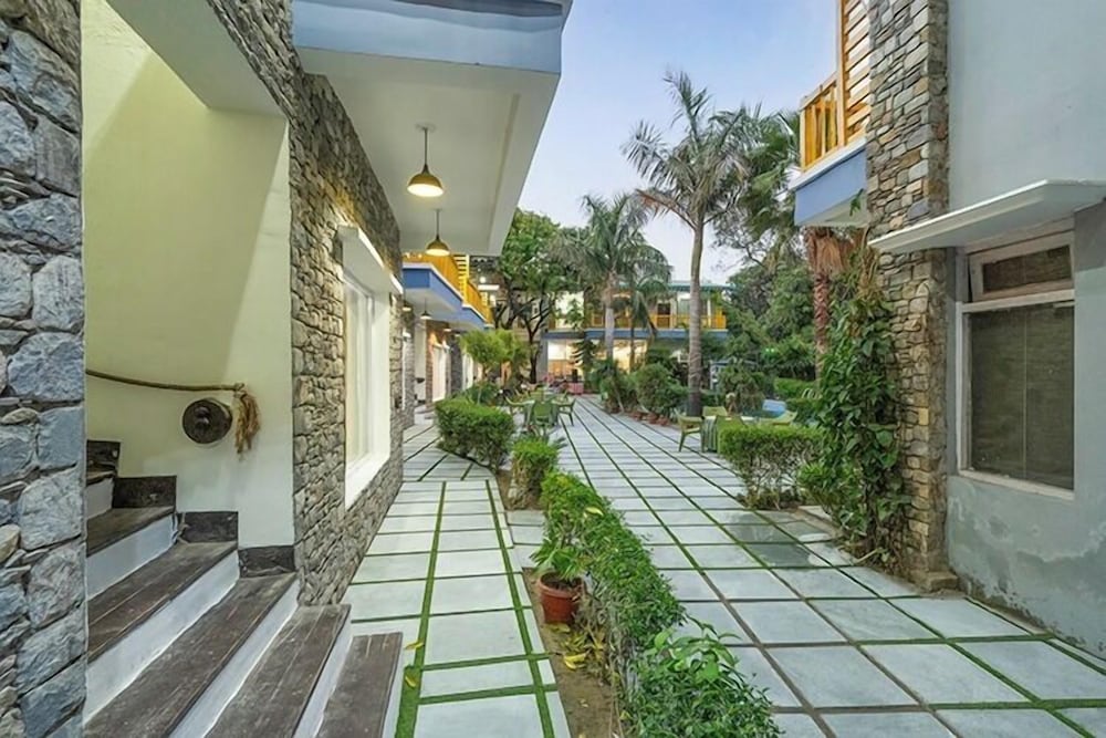 Le Reserve Resort Corbett 10/50