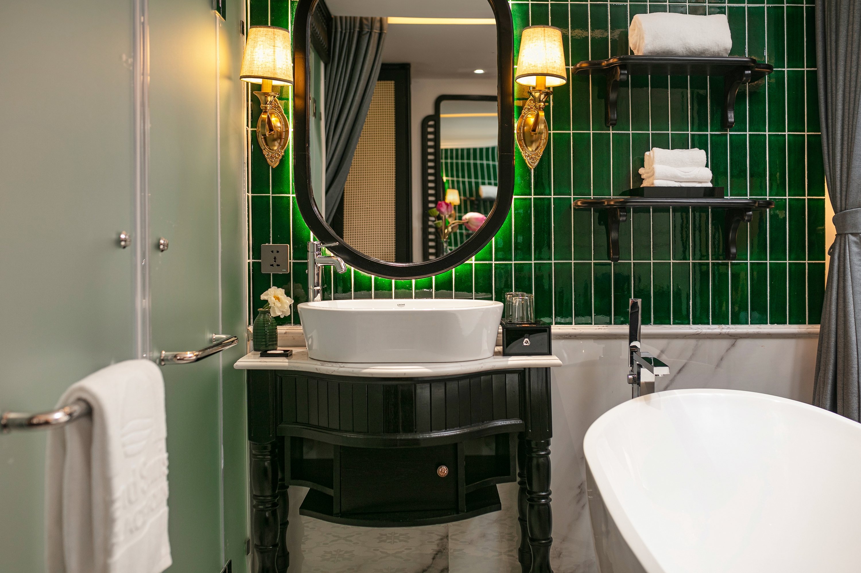 غرفة ديلوكس بسرير مزدوج بشرفة، Grand Sunrise Palace Hoi An 3/3