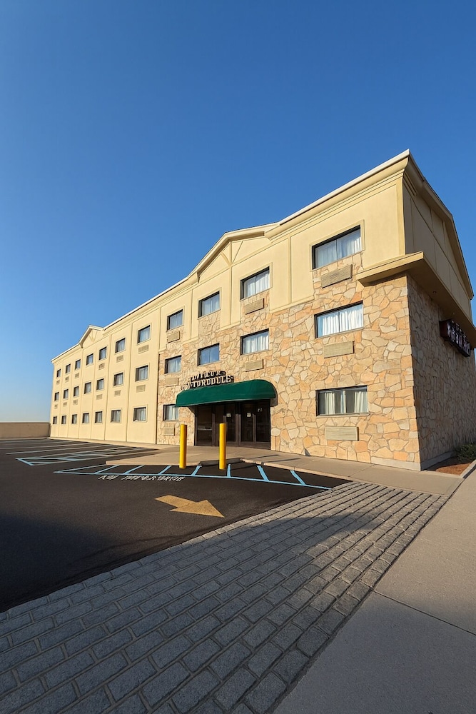 The Floral Park Motor Lodge 2/56