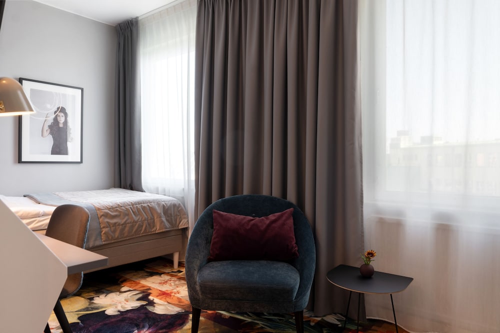 Elite Palace Hotel 27/76