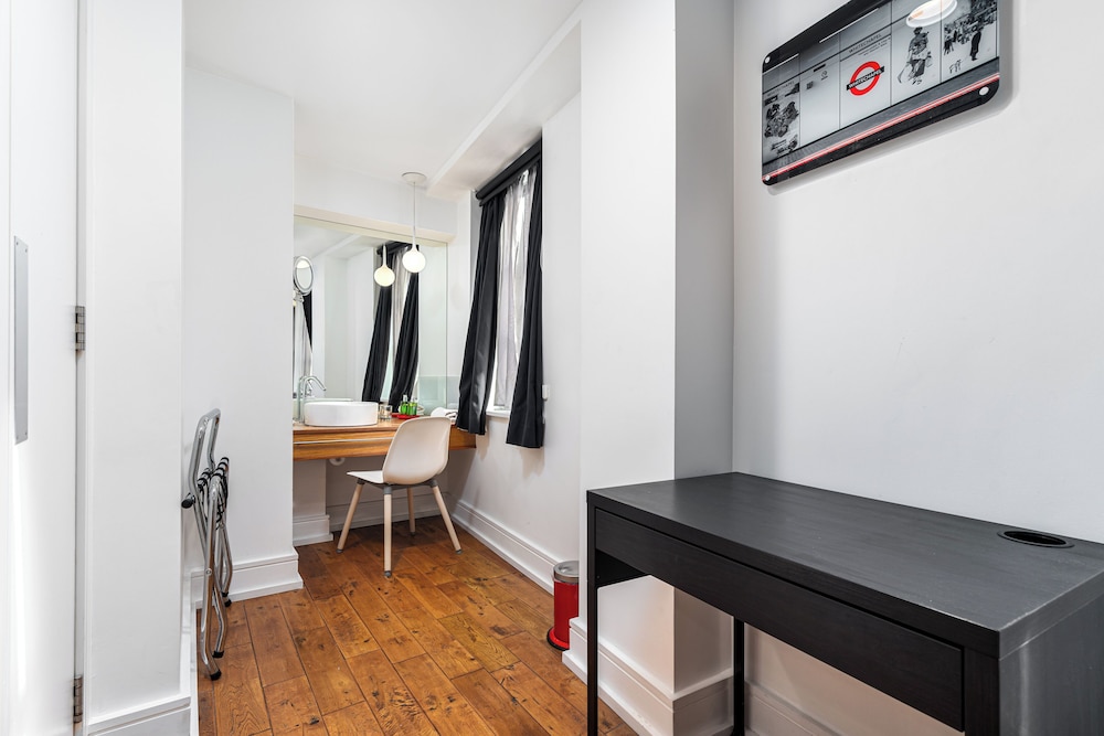The Whitechapel Hotel 30/50
