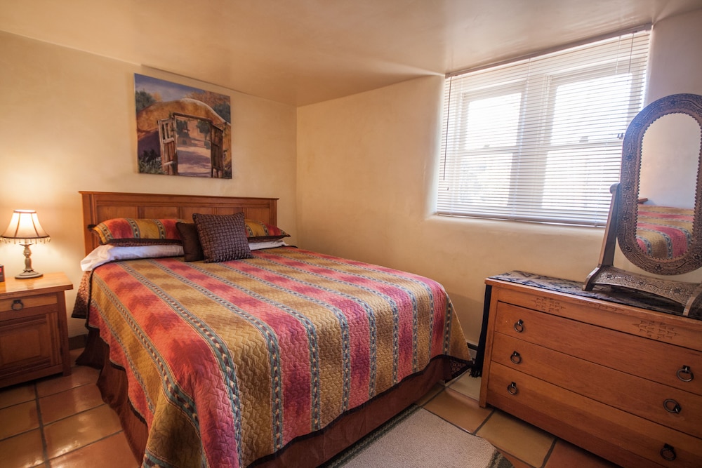 Pueblo Bonito Bed And Breakfast Inn 12/70