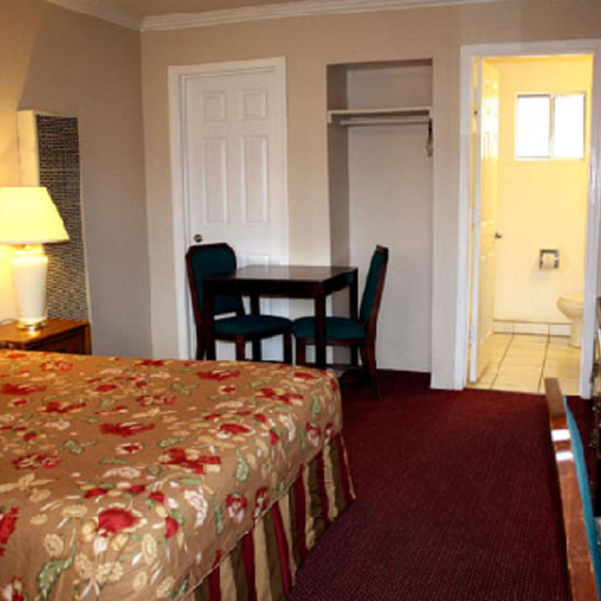Sunset Inn and Suites 16/24