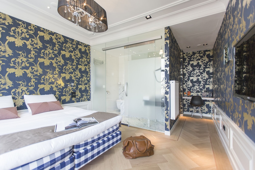 Amsterdam Canal Hotel 22/68