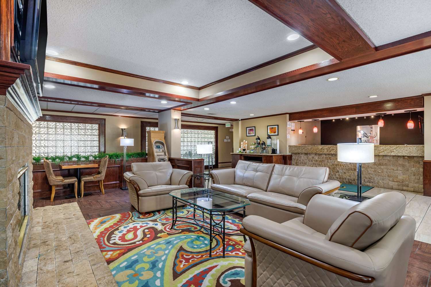 Quality Suites Addison-Dallas 28/42