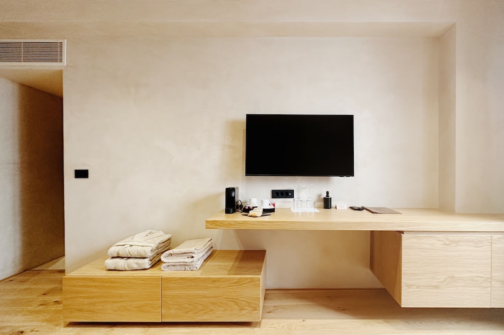 Monastery Estate House 33/47