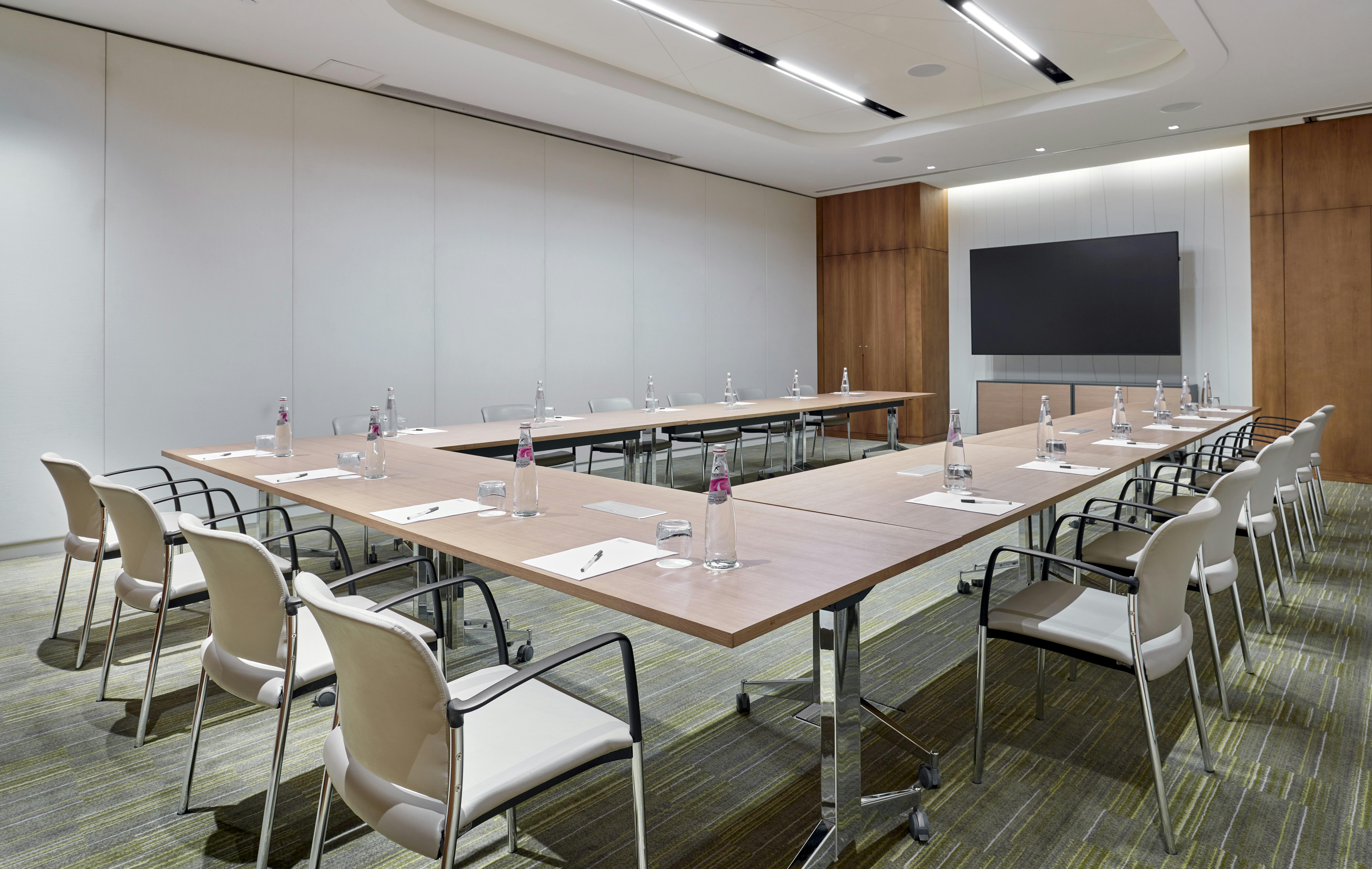 Hilton Garden Inn Kuwait 47/49