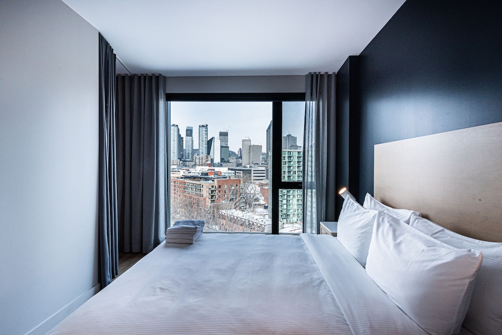 COMFORT, CITY VIEW