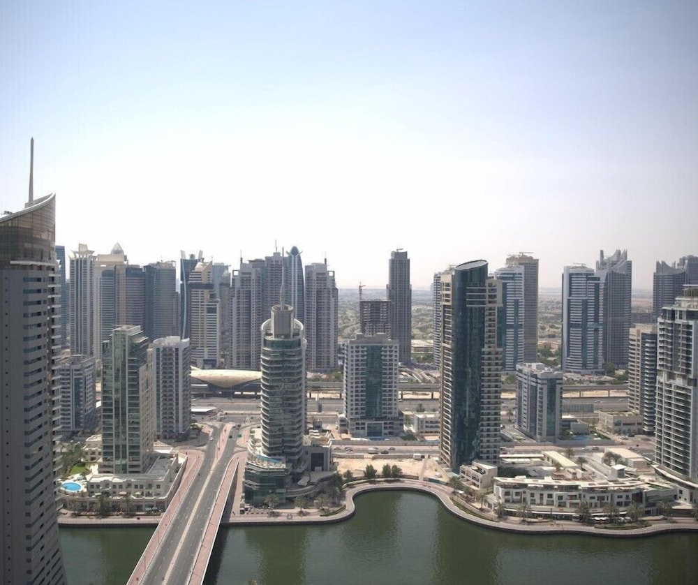 Barcelo Residences Dubai Marina 46/50