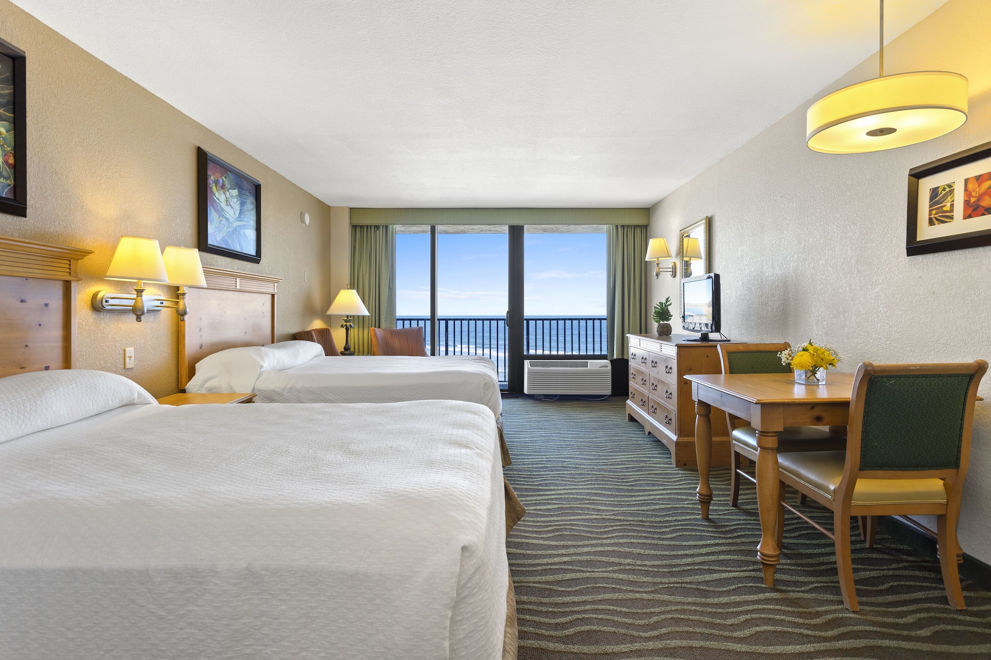 STANDARD, 2 QUEEN BEDS, PARTIAL OCEAN VIEW, KITCHEN