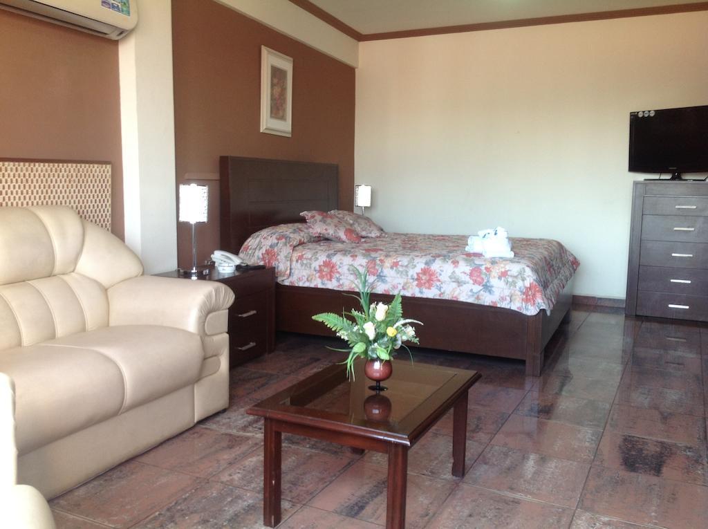HOTEL LAS AMERICAS 24/29