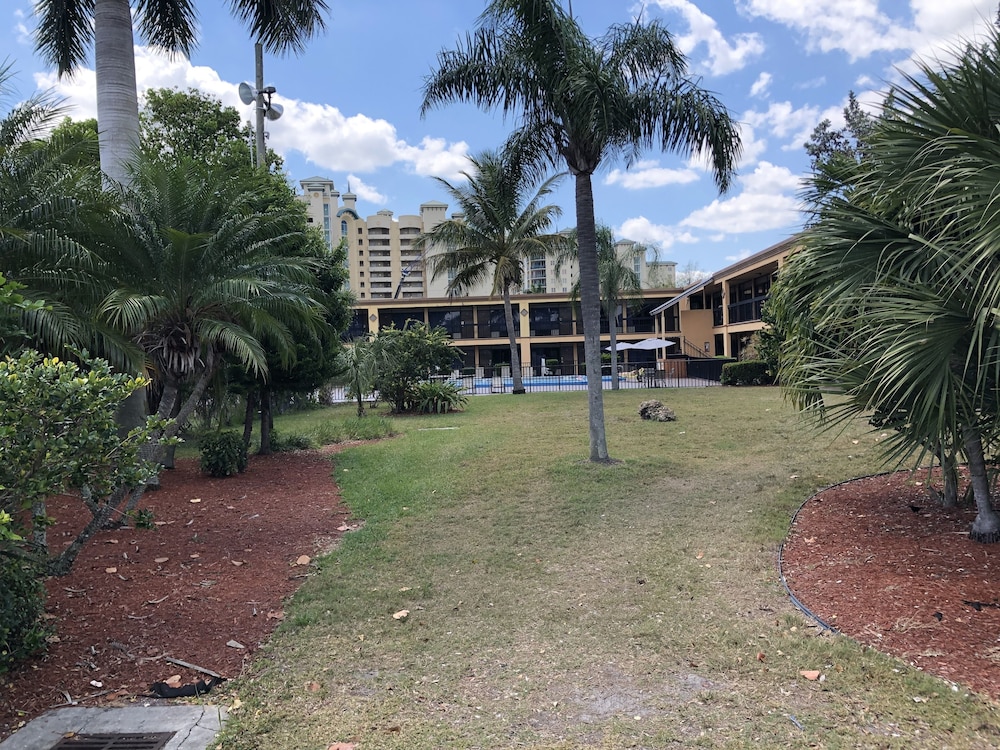 Travelodge by Wyndham Fort Myers North 31/36
