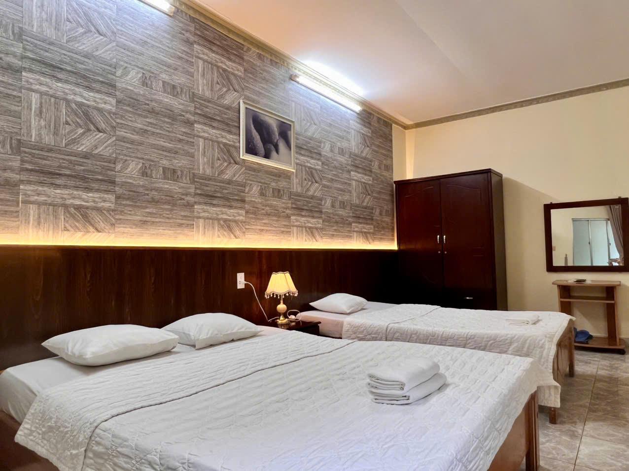 غرفة ثلاثية، Lam Son Hotel 4/5