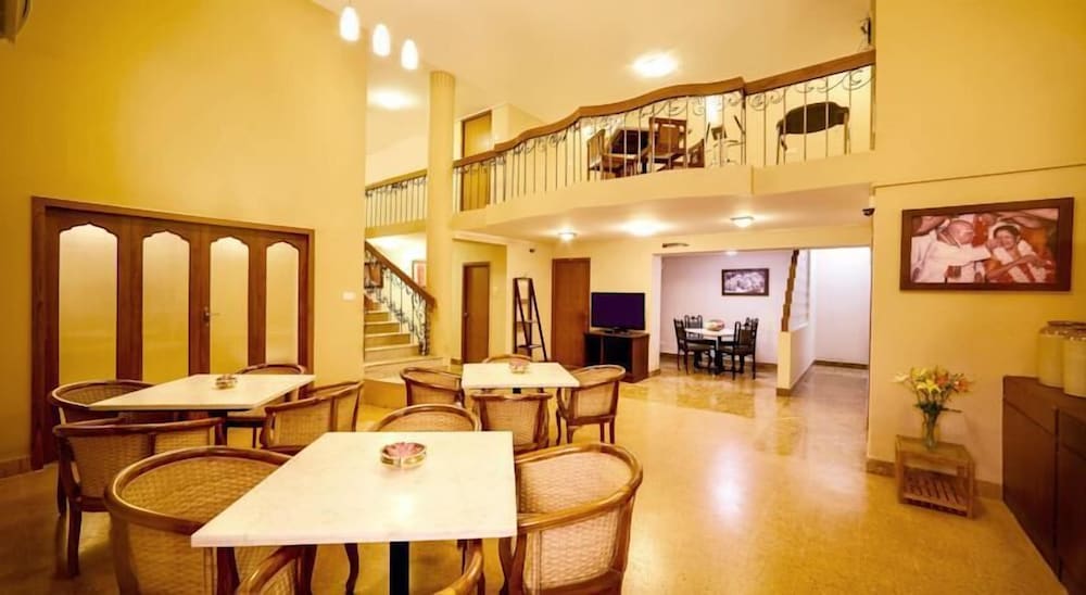 Hanu Reddy Residences Poes Garden 43/57