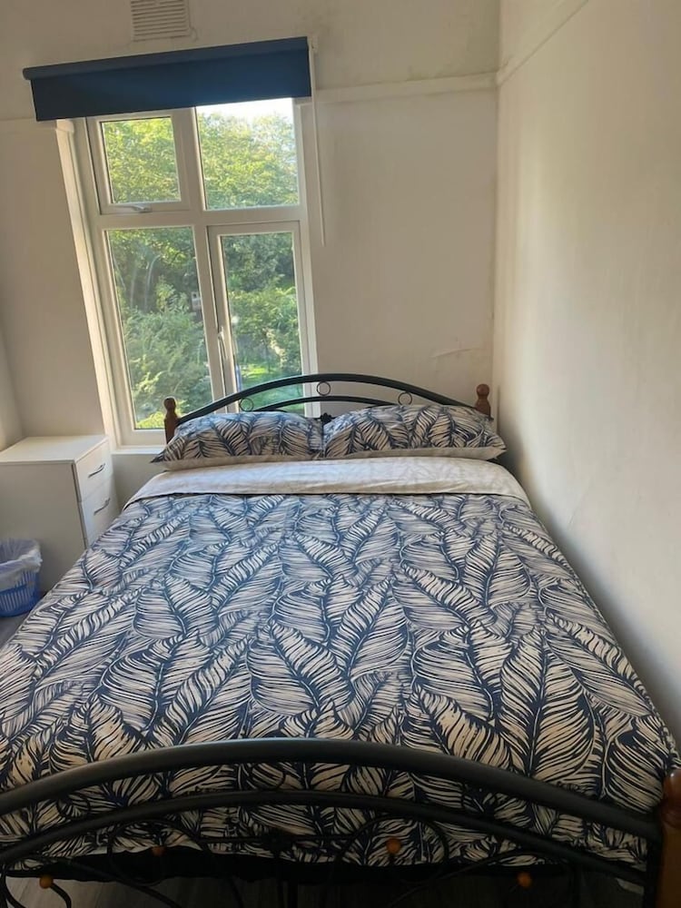 Rahal Hotel Hackney London 36/47