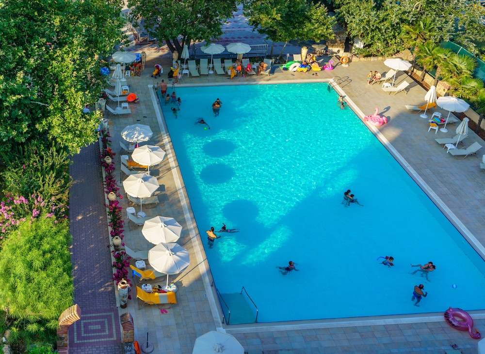 CRONWELL PLATAMON RESORT 47/50