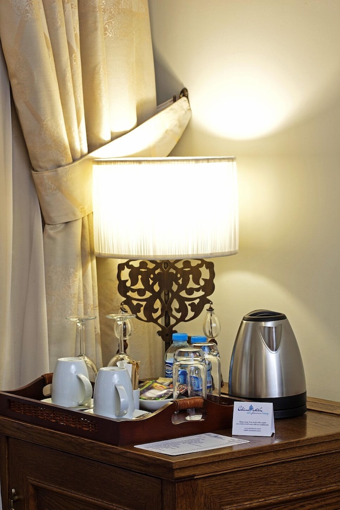 Celine Hotel 37/66