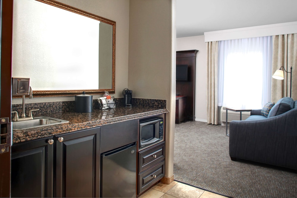Hampton Inn Suites Boerne 32/63