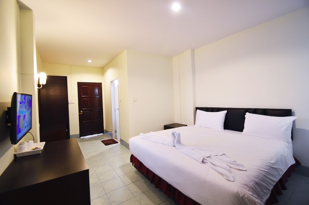 Paripas Express Hotel Patong 18/35