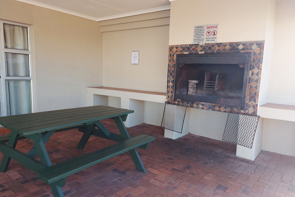 Hermanus Beach Club 16/50