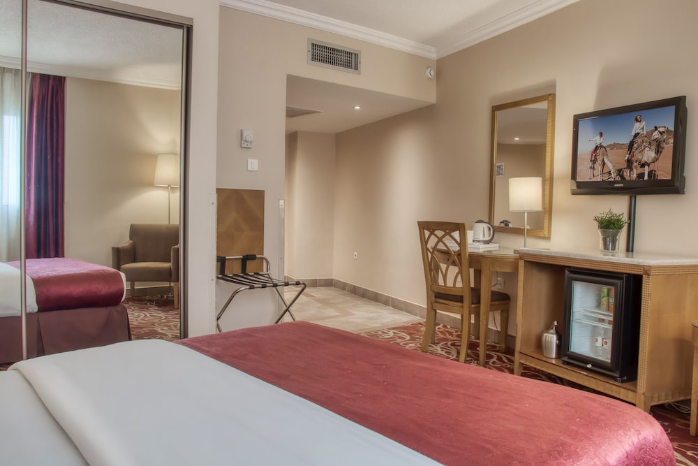 GENEVA HOTEL 22/76