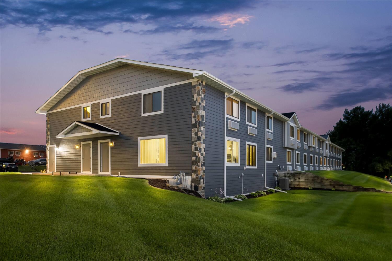 Super 8 By Wyndham Alexandria Mn 4/13