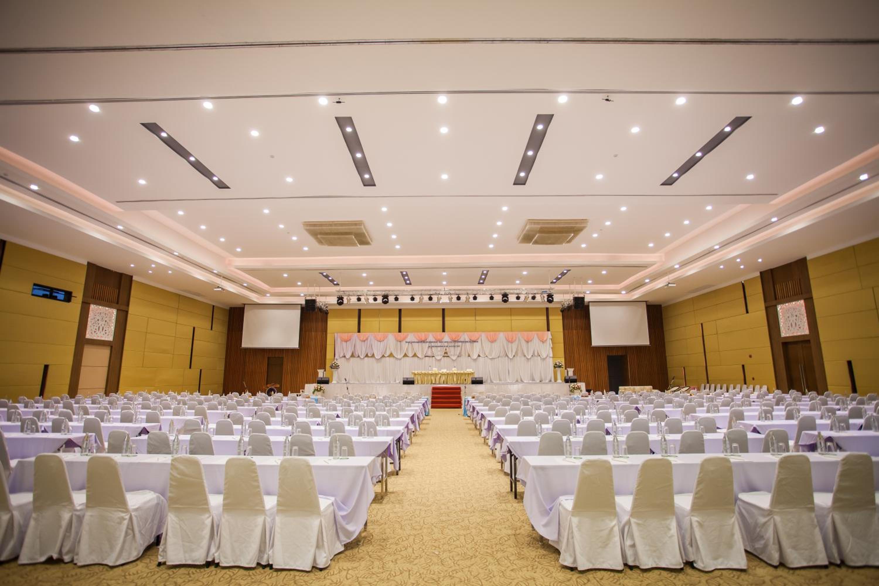 Royal Nakhara Hotel Nongkhai 45/50