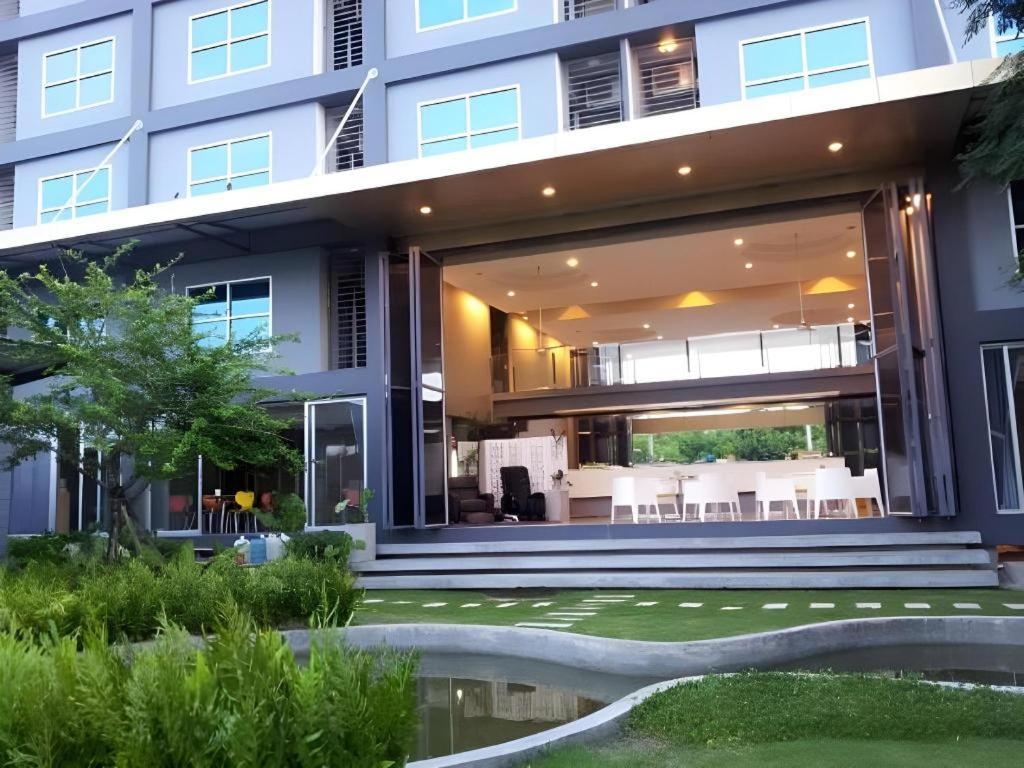 A Hotel 17/58
