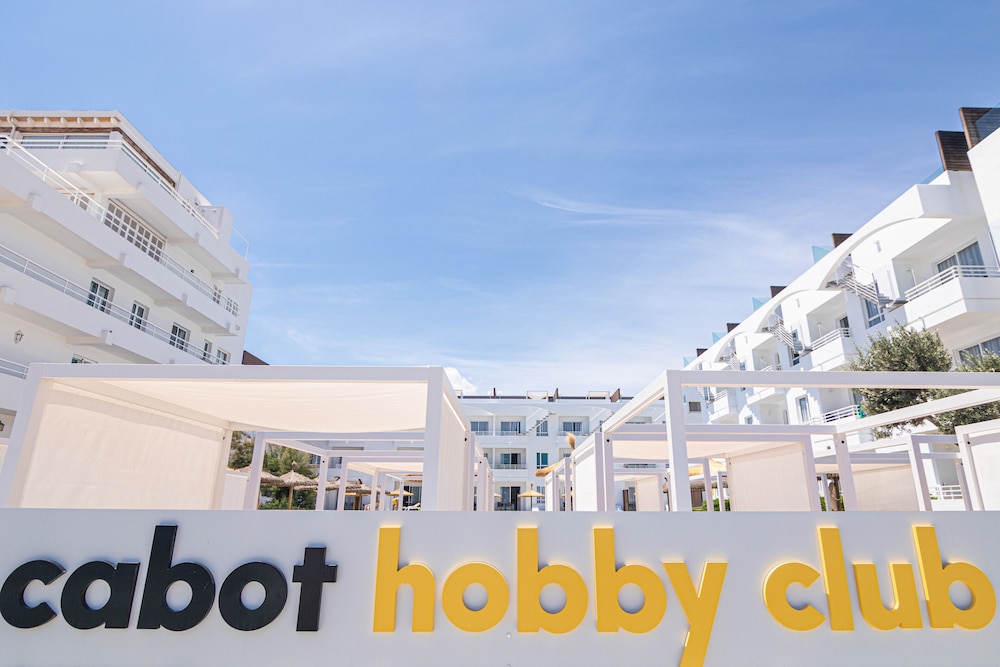 Cabot Hobby Club Apartments 4/63