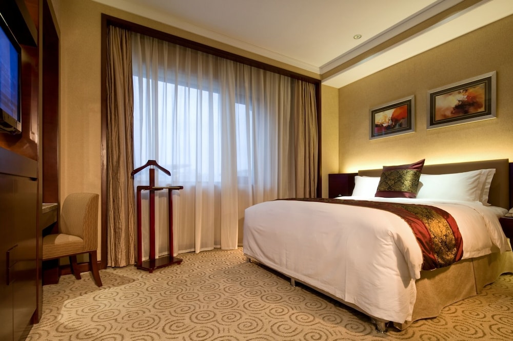 Millennium Hotel Chengdu 11/76