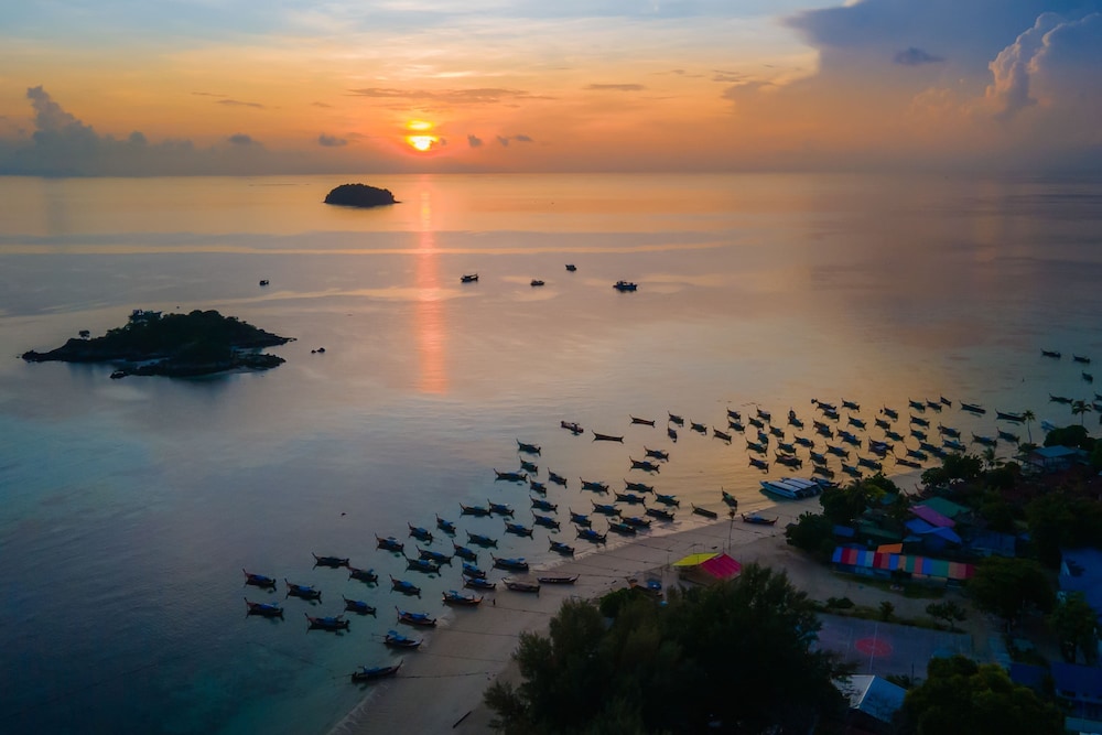 Chareena Hill Beach Resort 66/70