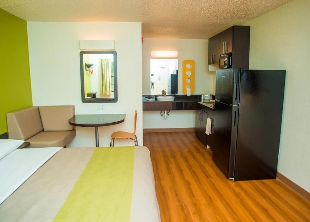 Motel6 Palestine, TX 16/23