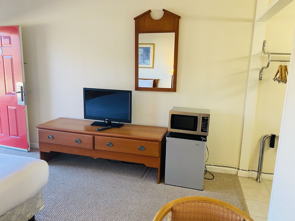 Travelers Place Inn & Suites 58/73