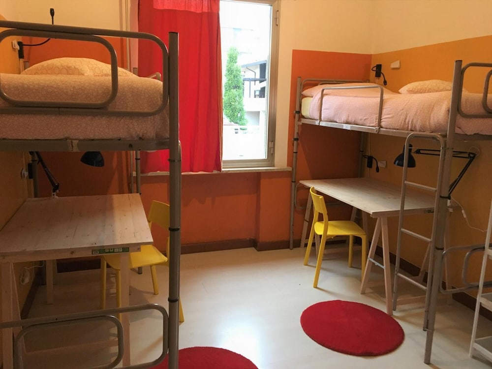 Sunflower City Backpacker & Student Hostel 37/48