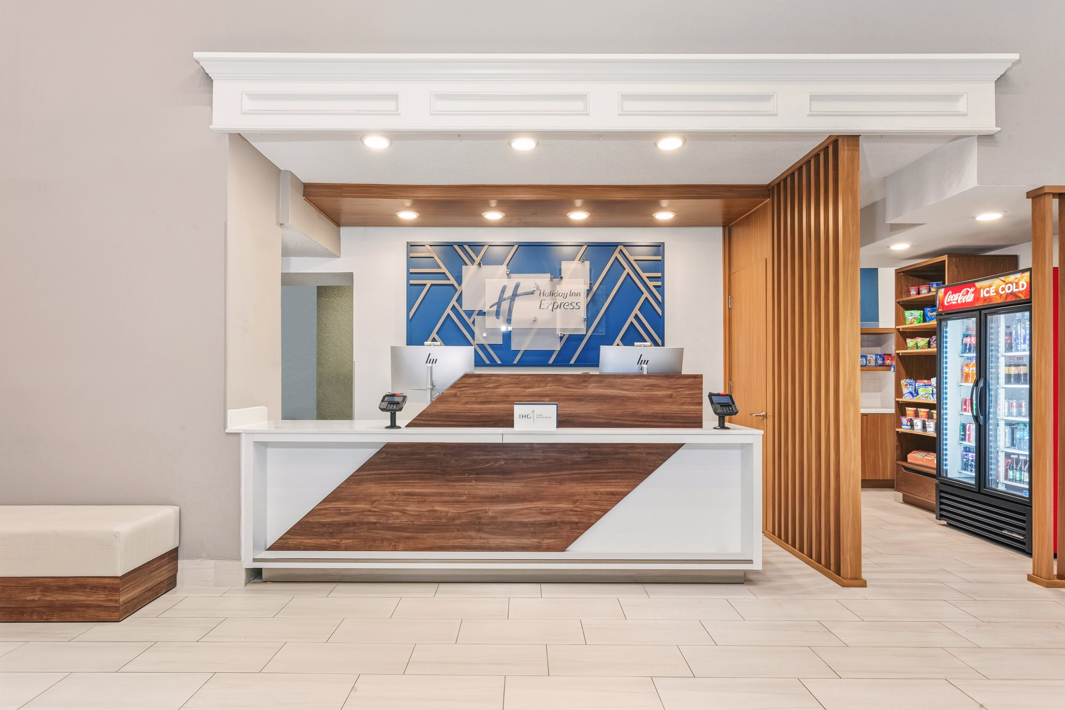 Holiday Inn Express & Suites Bloomington - Normal, an IHG Hotel 11/69
