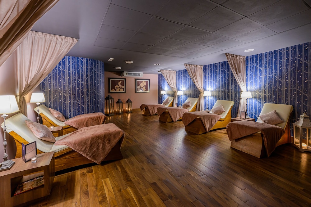 Shearwater Hotel 18/49