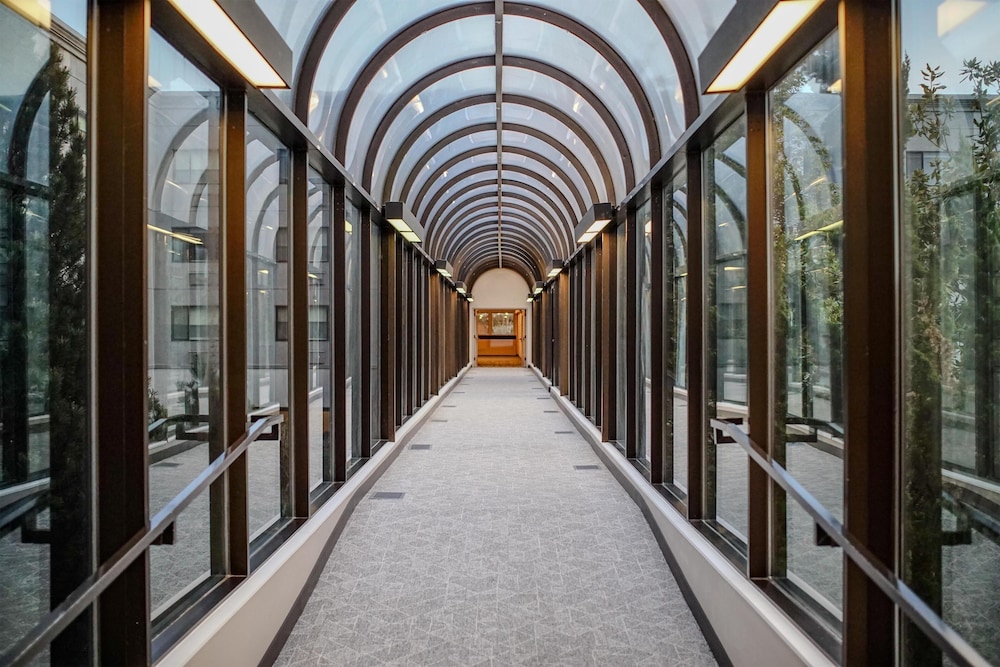 Monarch Hotel And Conference Center 55/59
