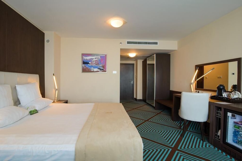 International Hotel Casino Tower Suites 11/50