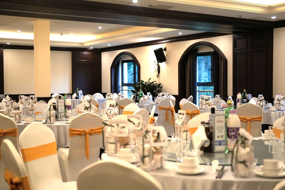 Howard Johnson by Wyndham Yaan Forest Resort 22/27