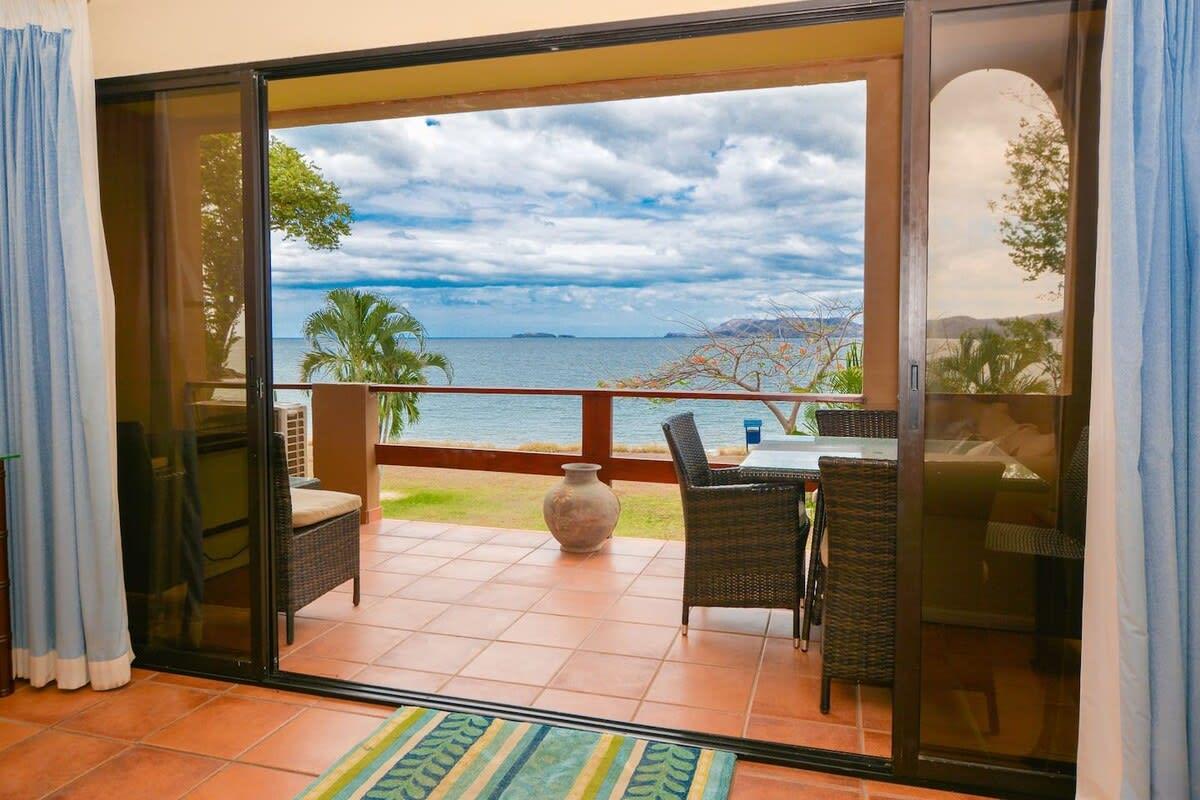 Spectacular - Spacious unit in Flamingo in front of the beach 10/34