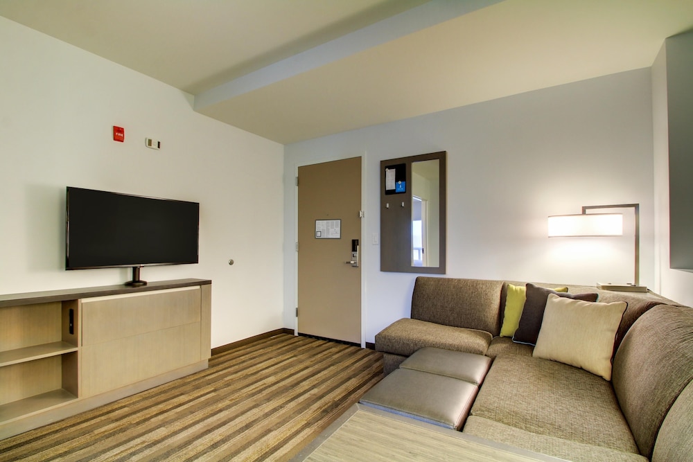 Hyatt House Chicago/Evanston 41/65