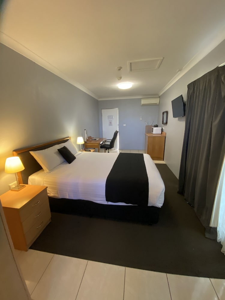 OLD MAITLAND INN 17/42