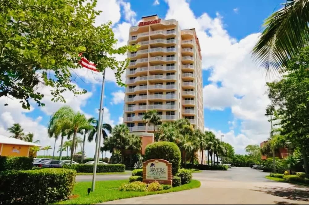 Lover's Key Resort by Check-In Vacation Rentals 66/70