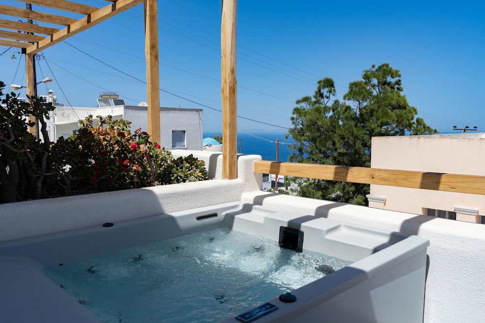 Lemon Suites Santorini 30/50
